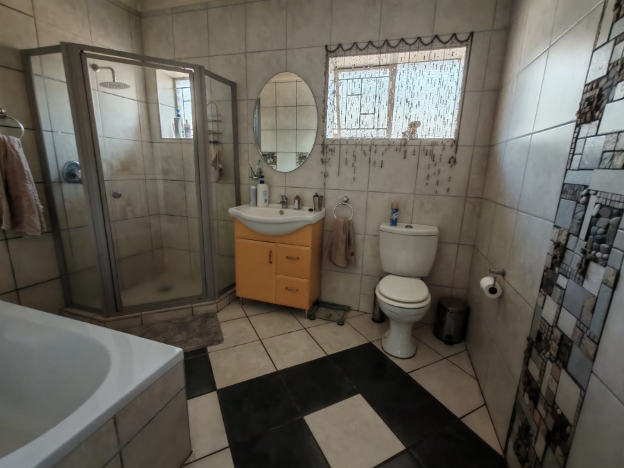 4 Bedroom Property for Sale in Vaalpark Free State